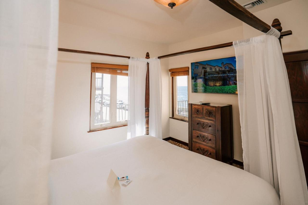 Deluxe Suite at Pantai Inn