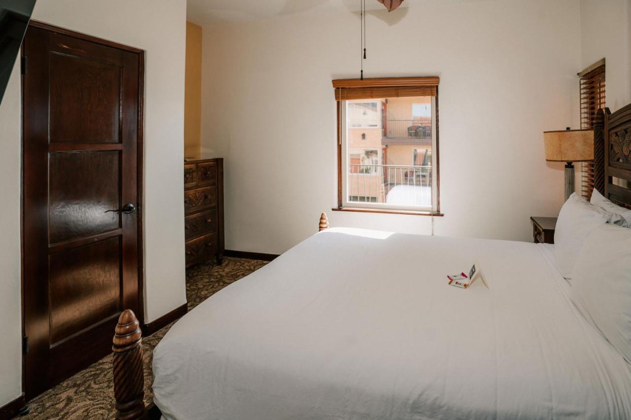 Deluxe Suite at Pantai Inn