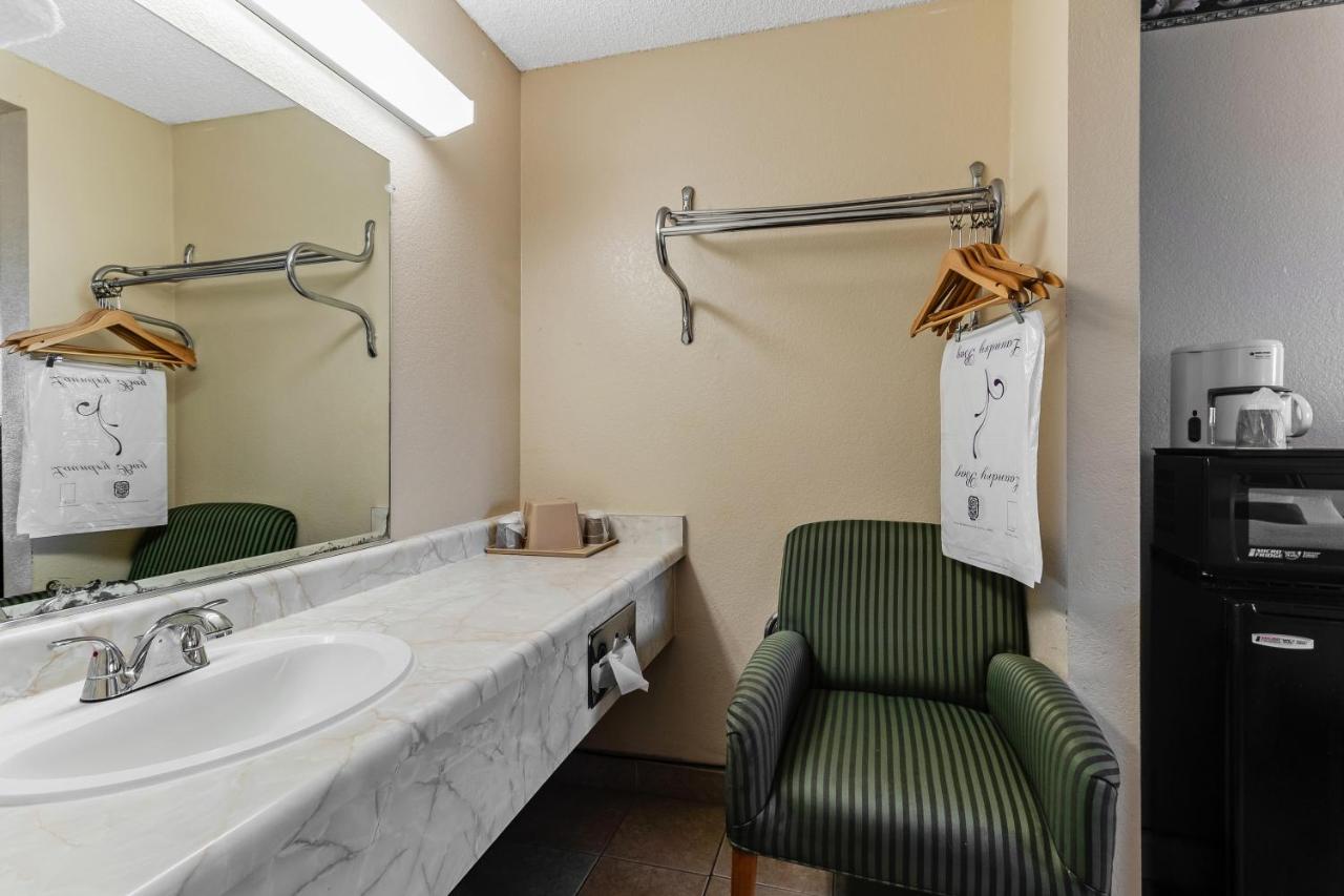 | Knights Inn Madera