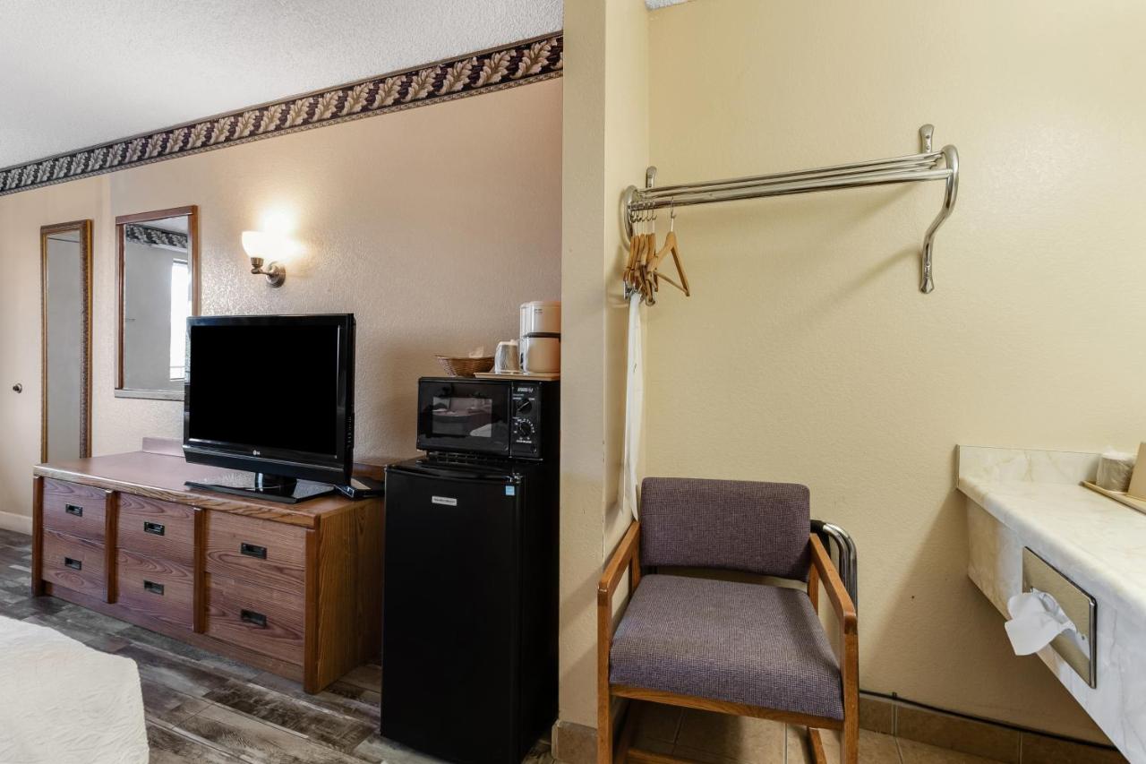 | Knights Inn Madera