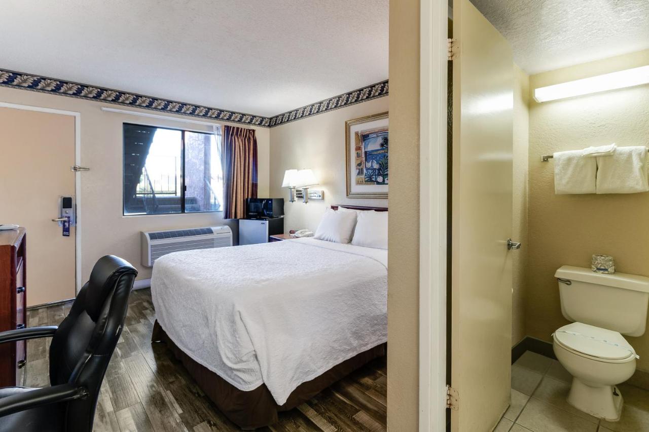 | Knights Inn Madera