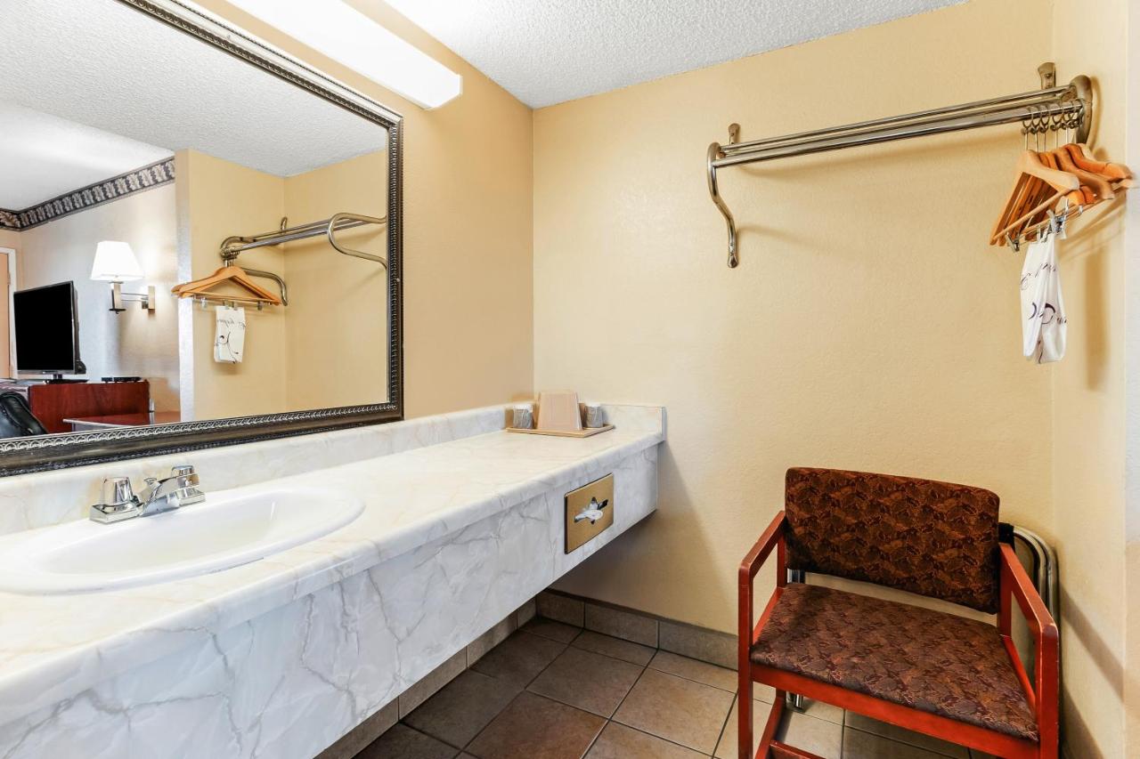 | Knights Inn Madera