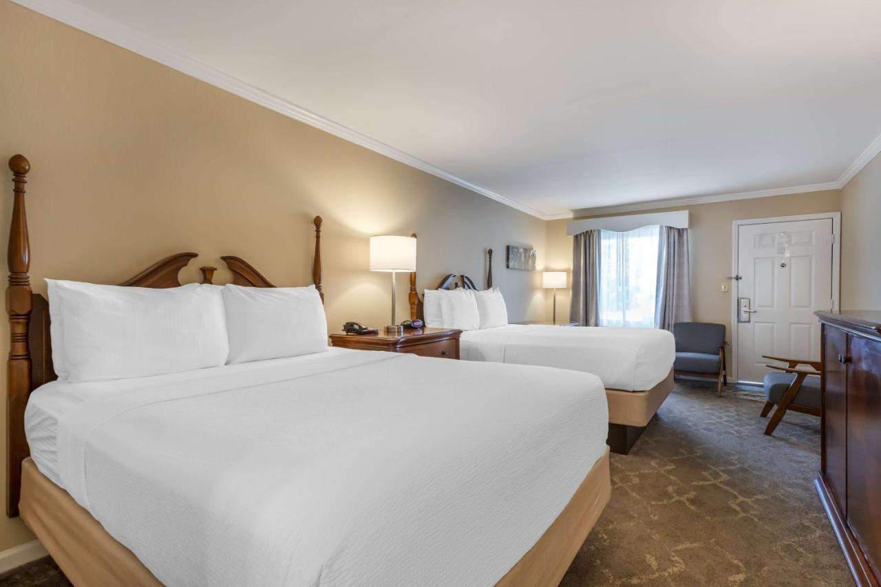 Queen Room with Two Queen Beds and Spa Bath - Non-Smoking at Best Western Plus Santee Inn
