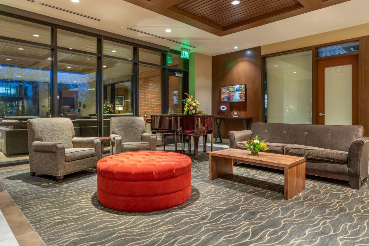 | Best Western Premier Boulder Falls Inn