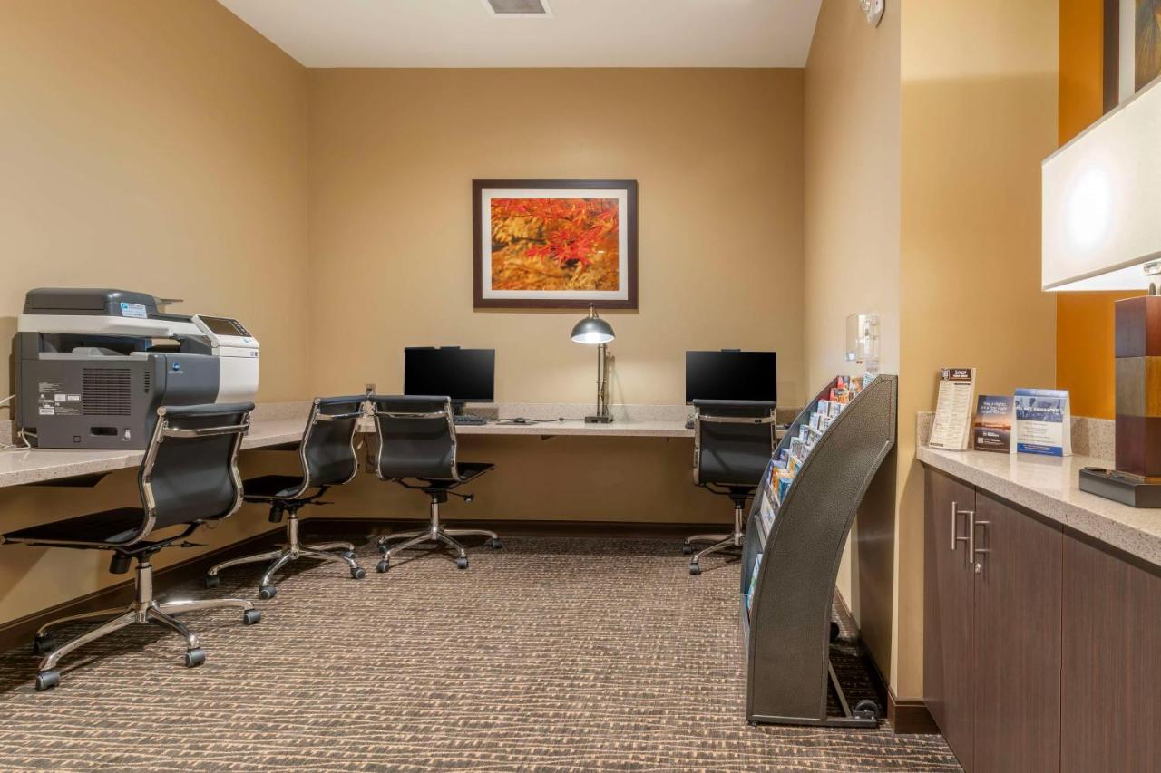 | Best Western Premier Boulder Falls Inn