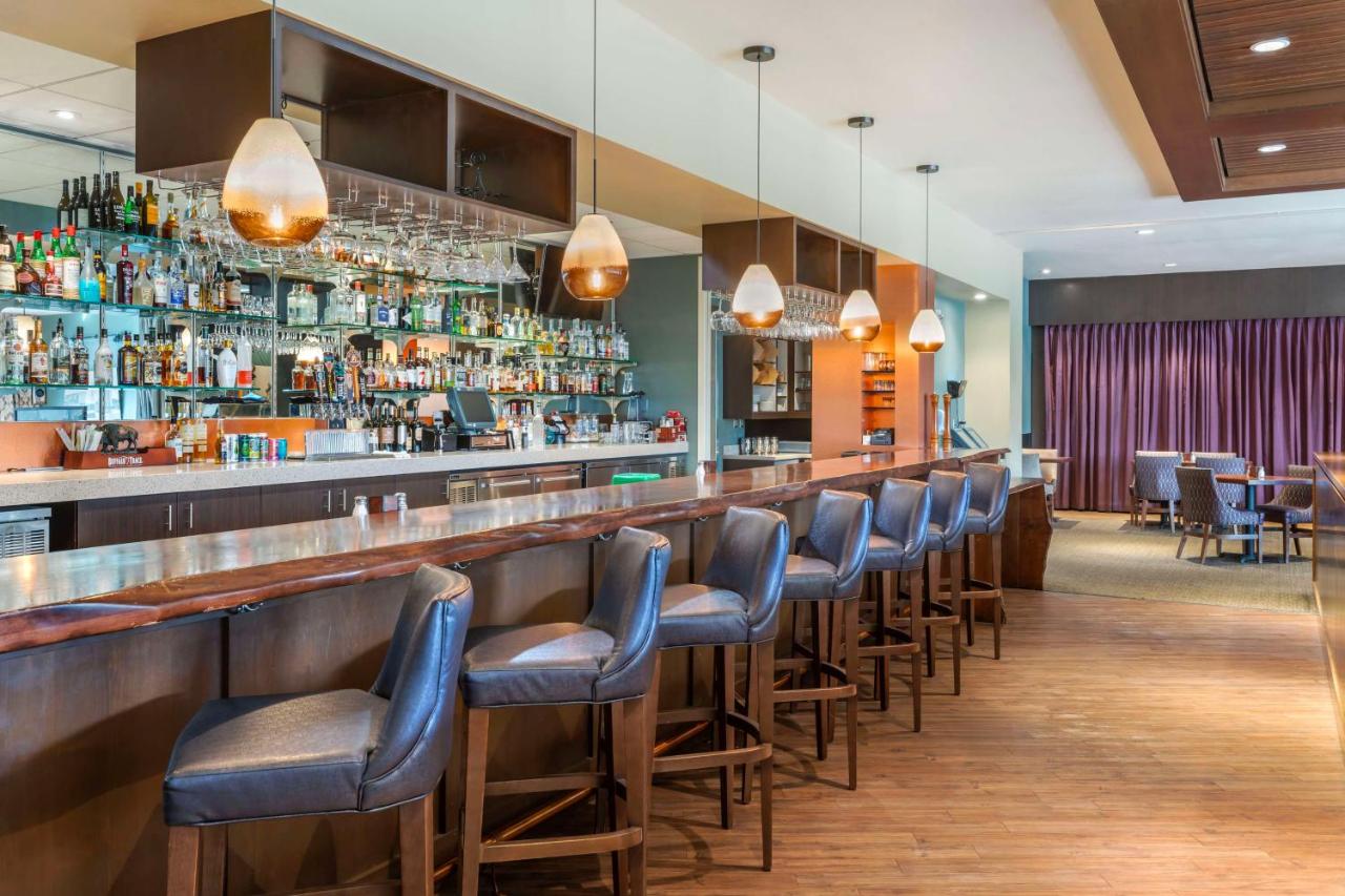 | Best Western Premier Boulder Falls Inn