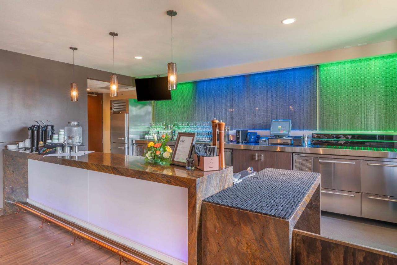 | Best Western Premier Boulder Falls Inn