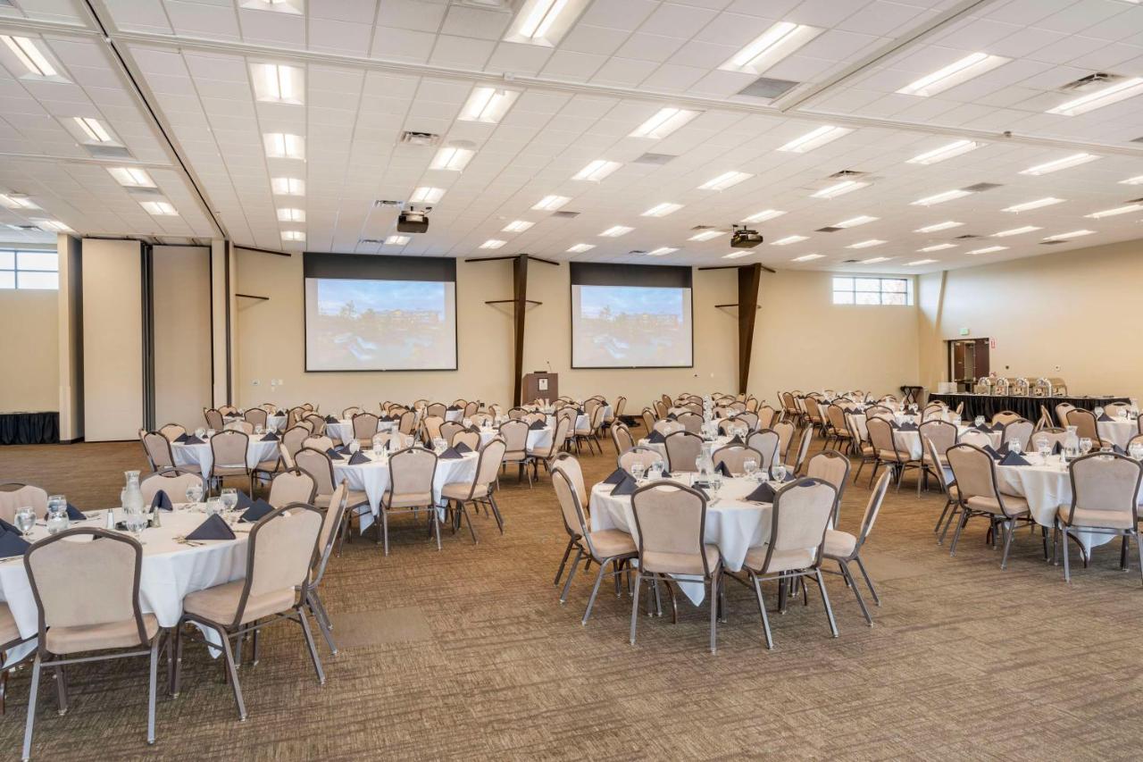 | Best Western Premier Boulder Falls Inn
