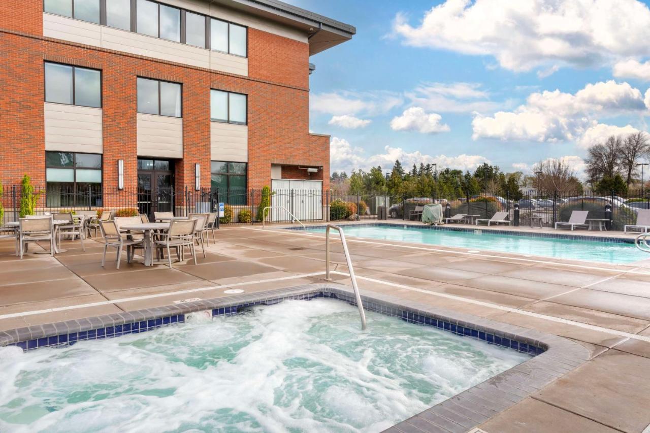| Best Western Premier Boulder Falls Inn