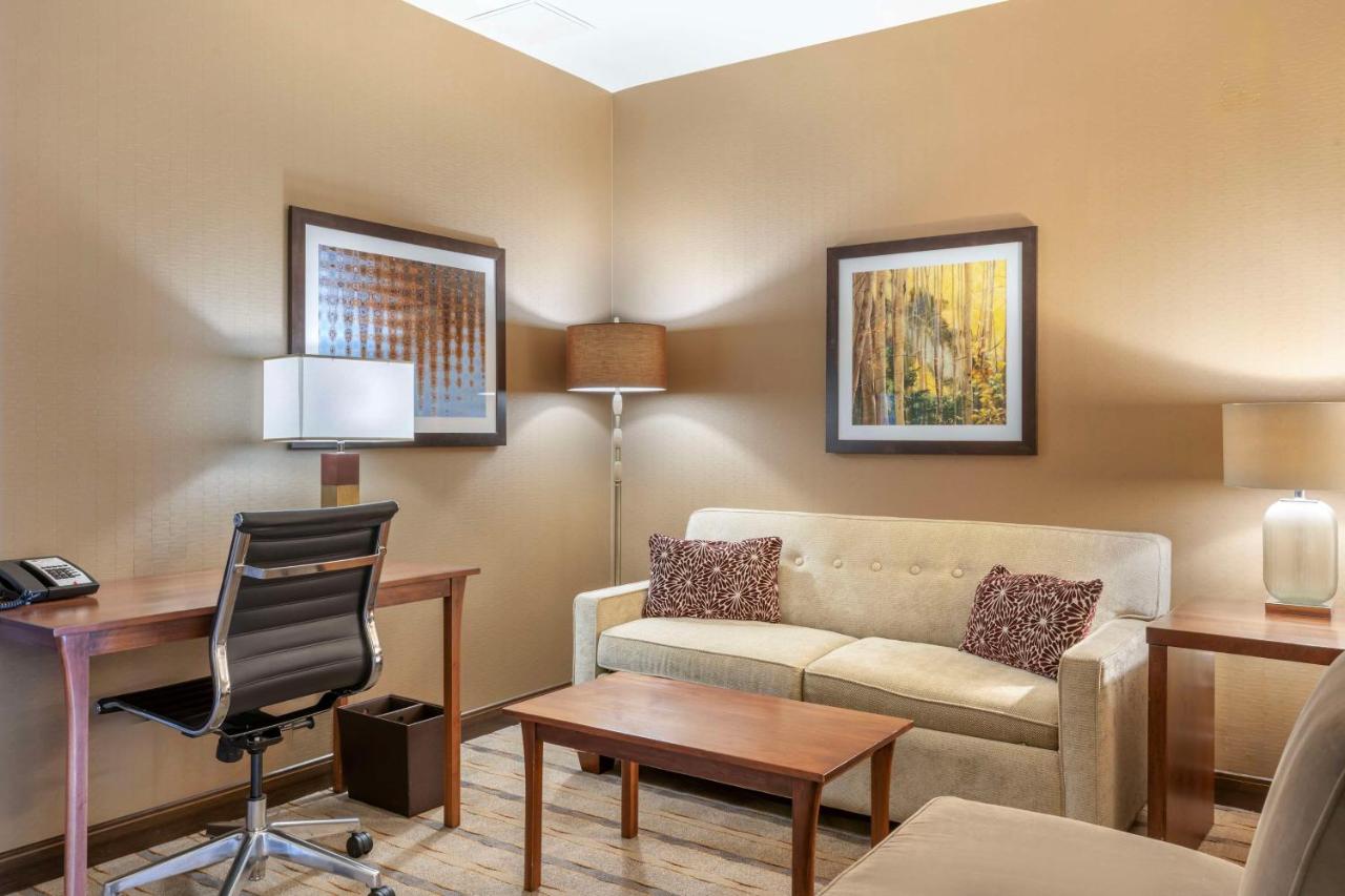 | Best Western Premier Boulder Falls Inn