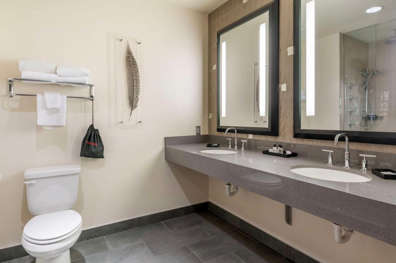 | Best Western Premier Boulder Falls Inn