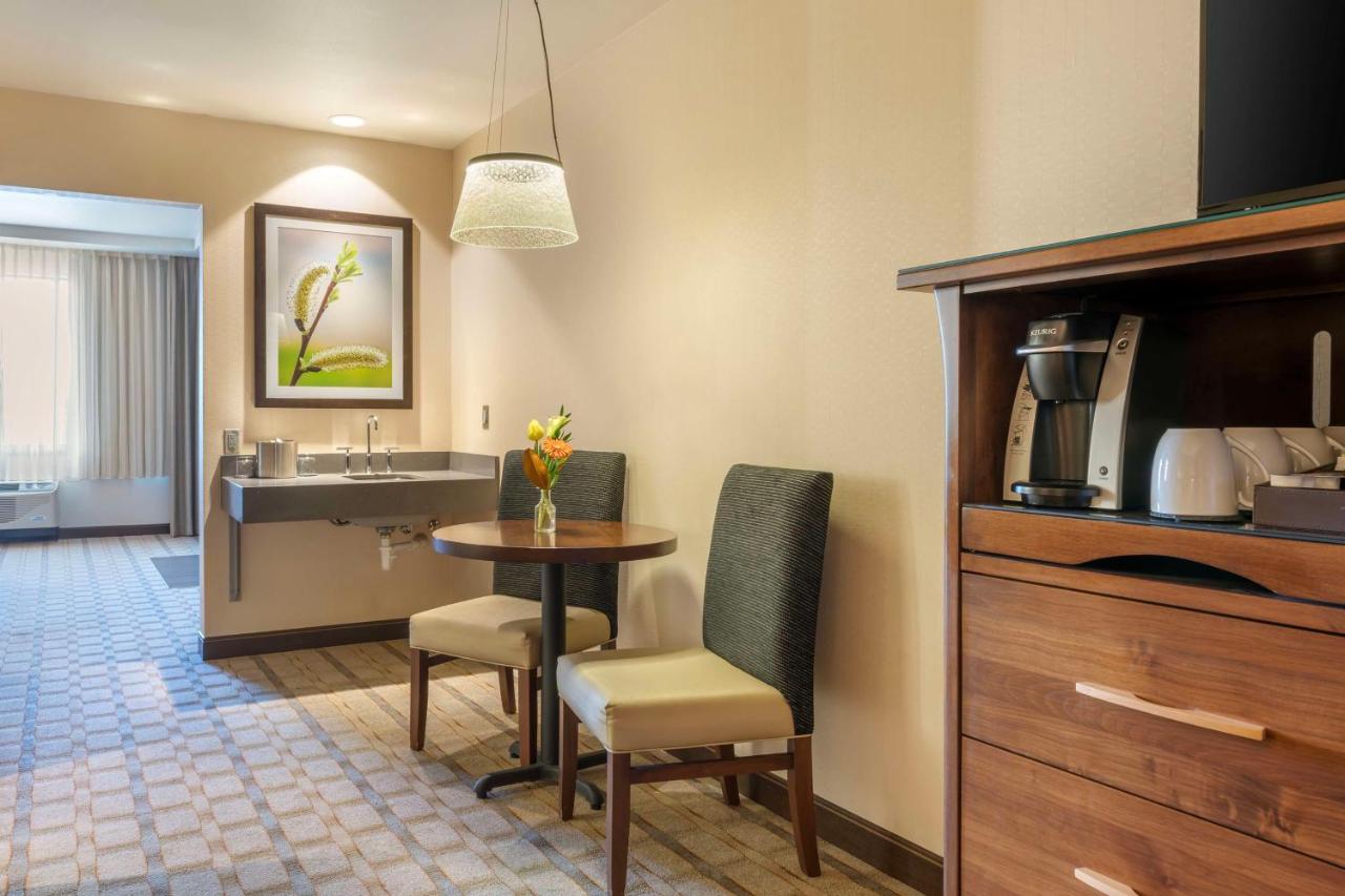 | Best Western Premier Boulder Falls Inn