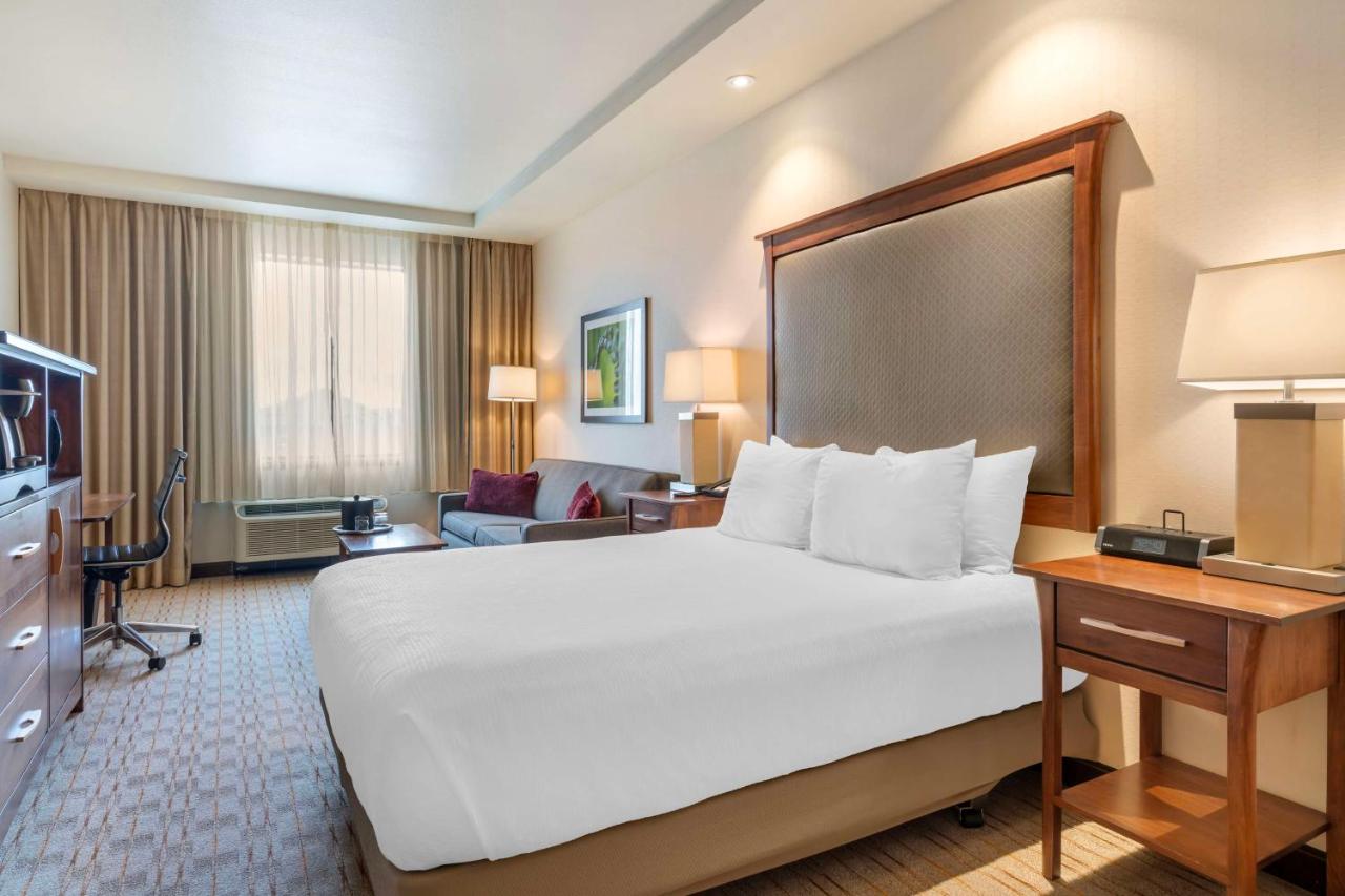 | Best Western Premier Boulder Falls Inn