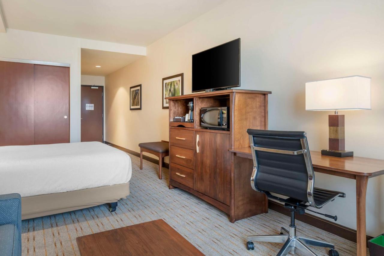 | Best Western Premier Boulder Falls Inn
