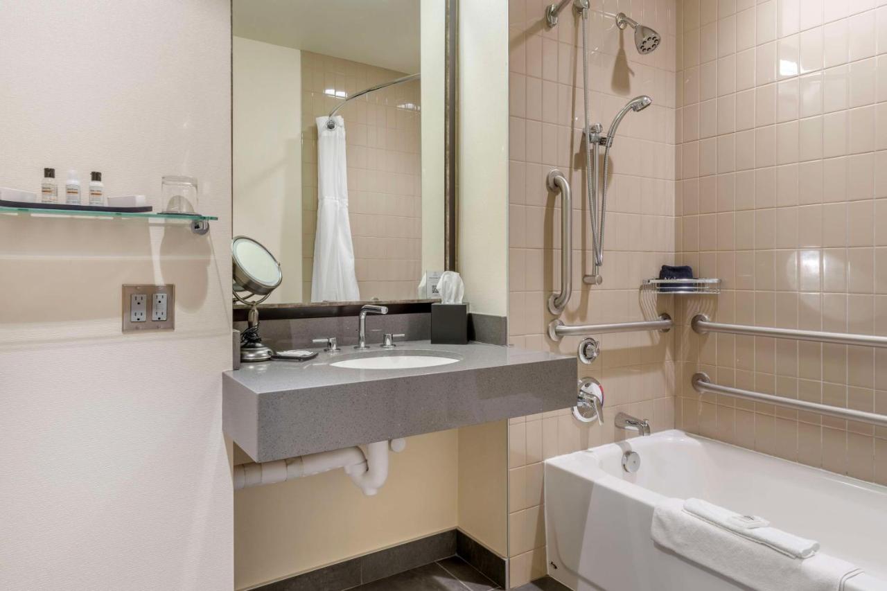 | Best Western Premier Boulder Falls Inn
