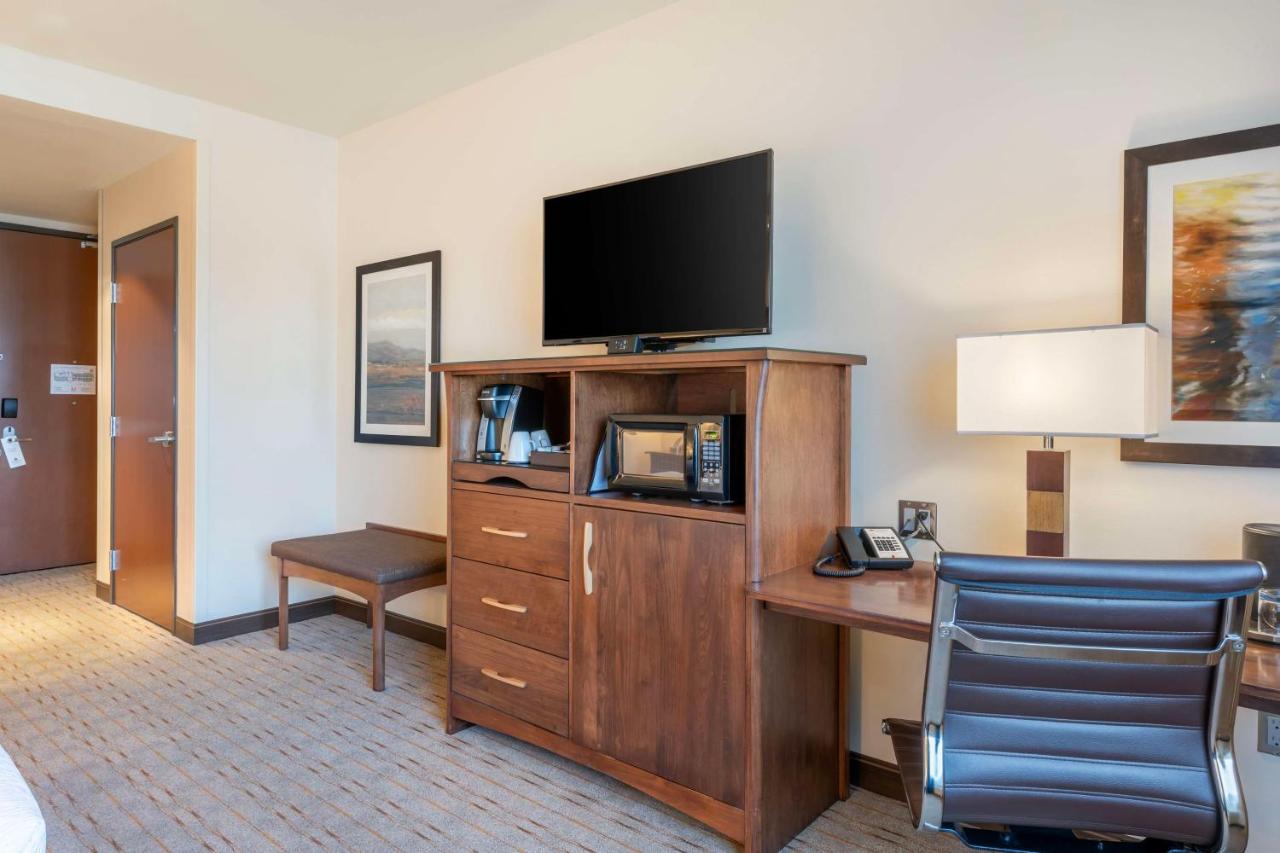 | Best Western Premier Boulder Falls Inn