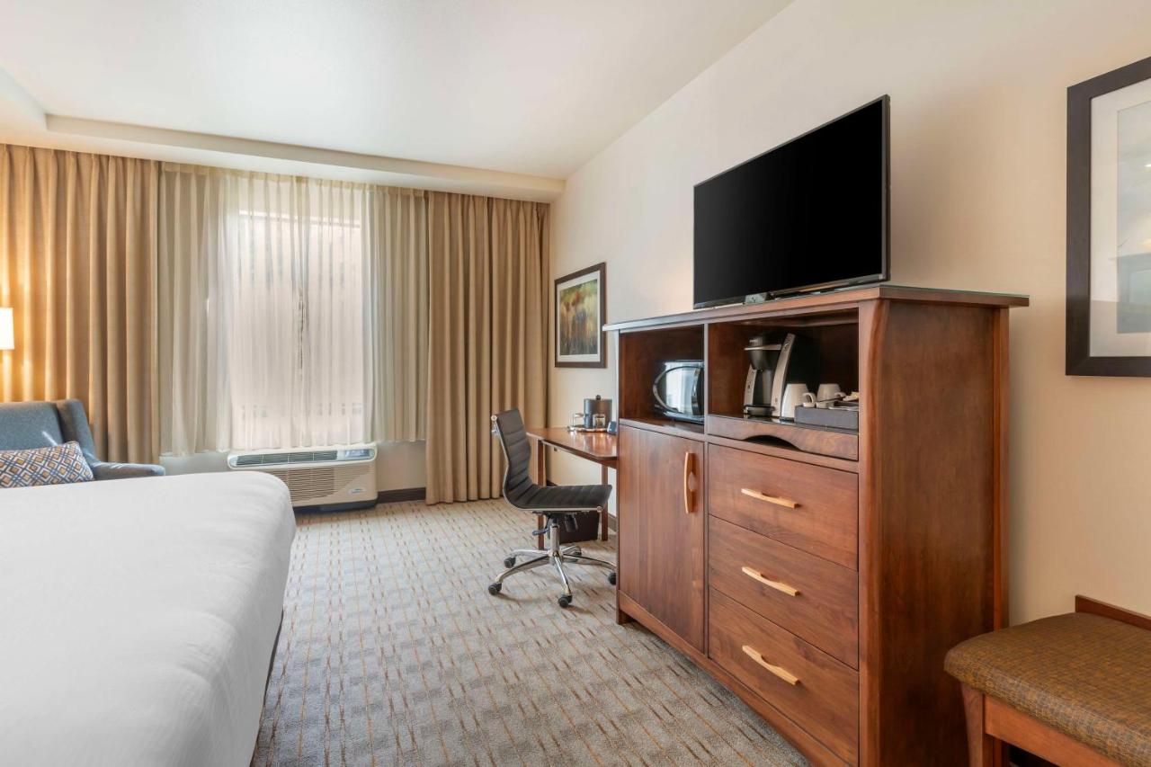 | Best Western Premier Boulder Falls Inn