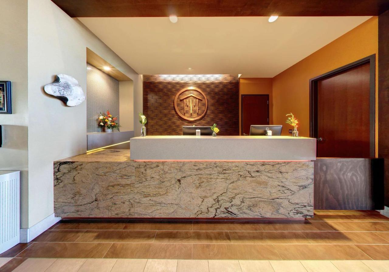 | Best Western Premier Boulder Falls Inn
