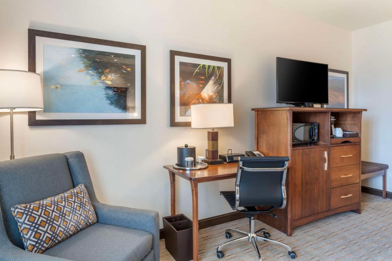 Queen Room with Two Queen Beds - Non-Smoking at Best Western Premier Boulder Falls Inn
