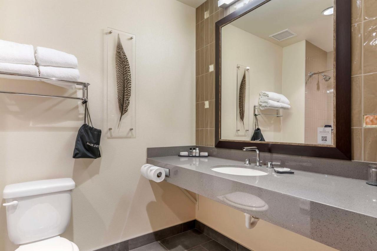 | Best Western Premier Boulder Falls Inn