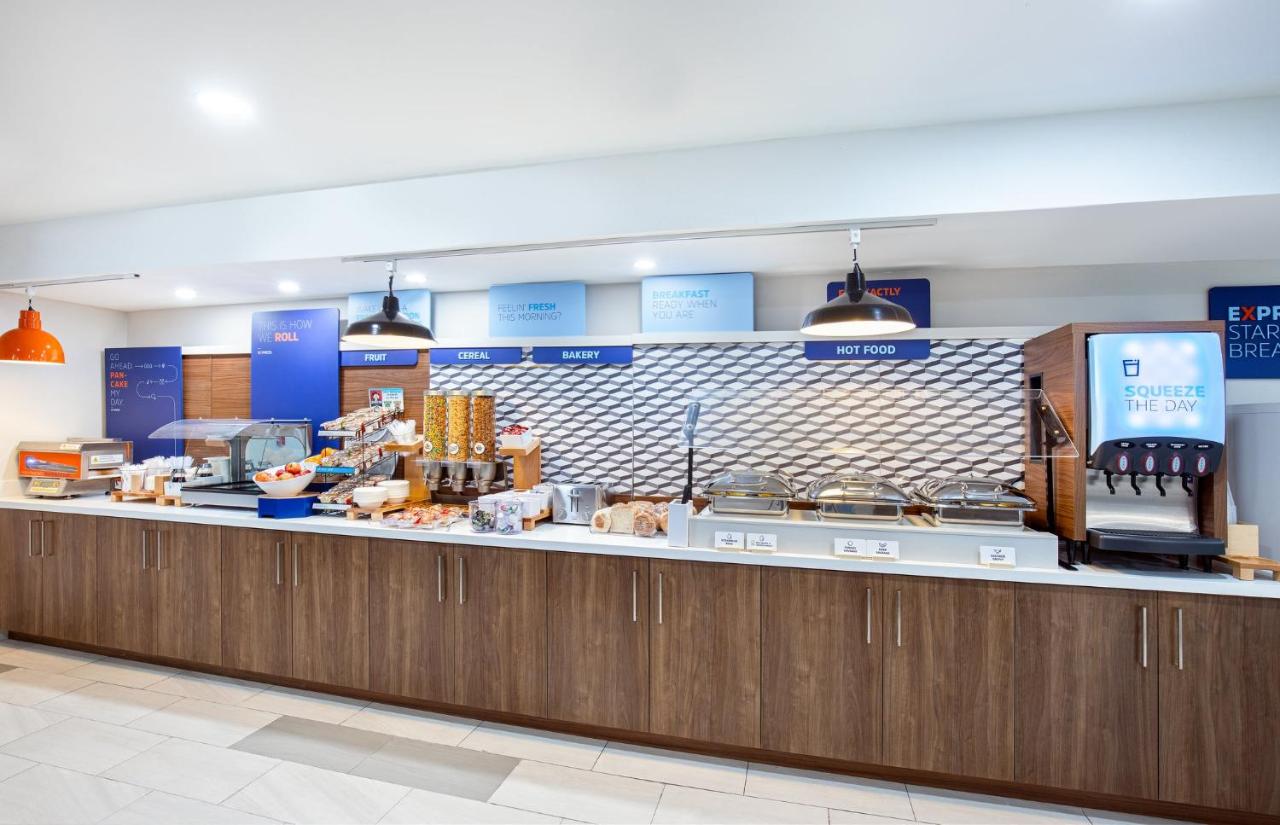  | Holiday Inn Express Hotel & Suites Birmingham - Inverness 280, an IHG Hotel