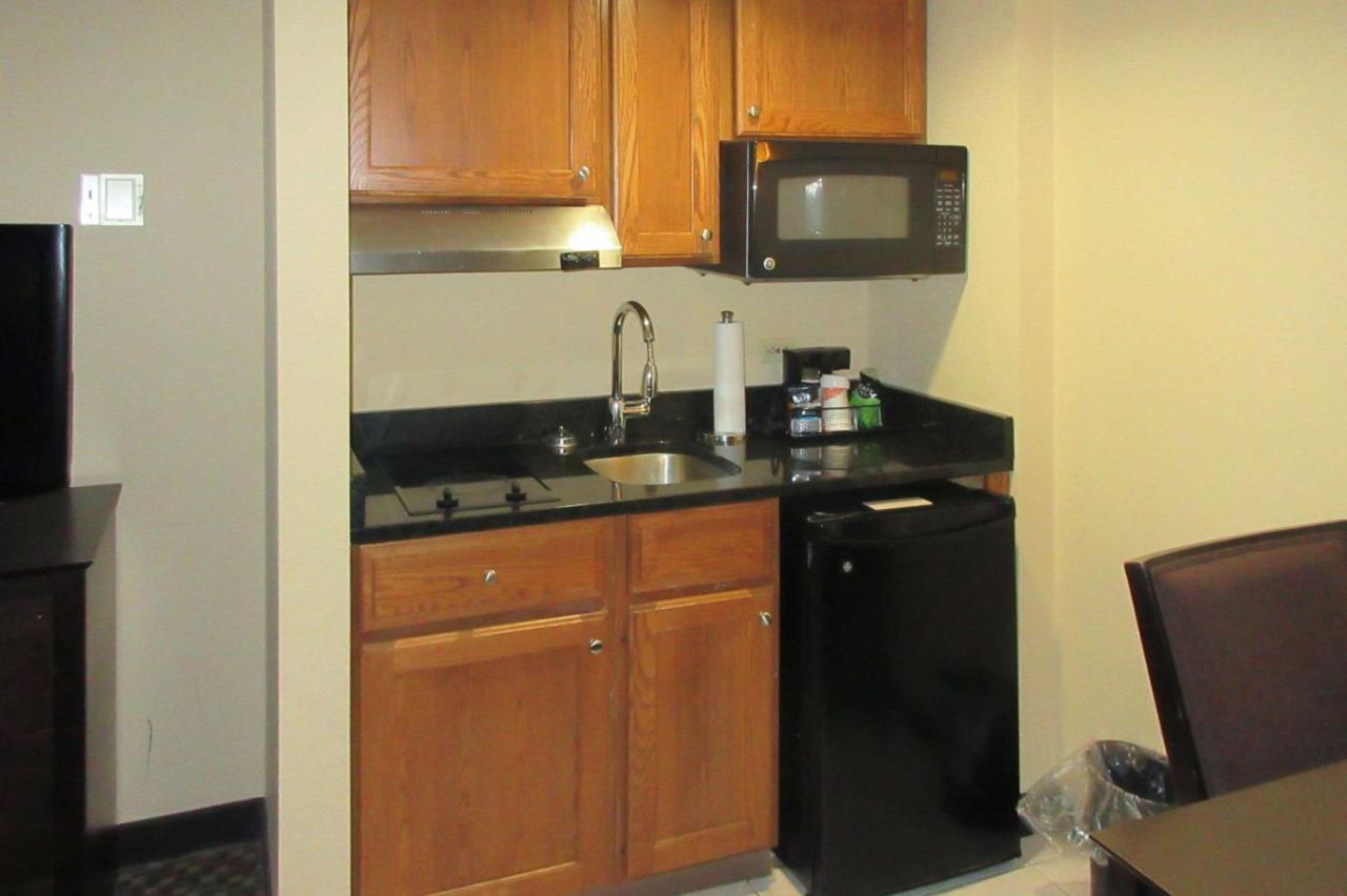  | Comfort Inn and Suites Pittsburgh