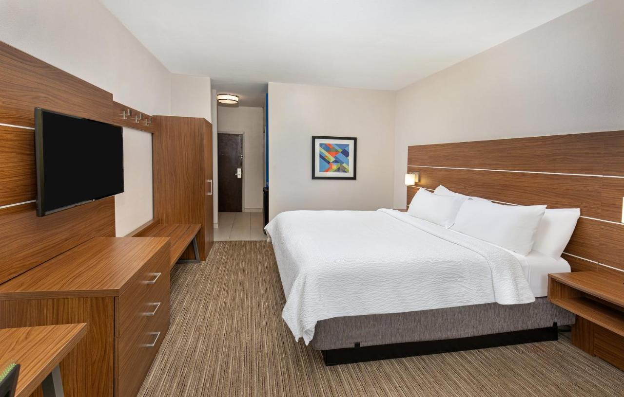  | Holiday Inn Express Hotel & Suites Birmingham - Inverness 280, an IHG Hotel
