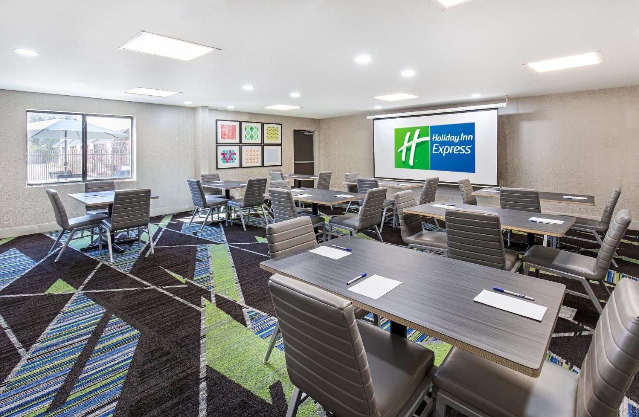  | Holiday Inn Express Hotel & Suites Birmingham - Inverness 280, an IHG Hotel