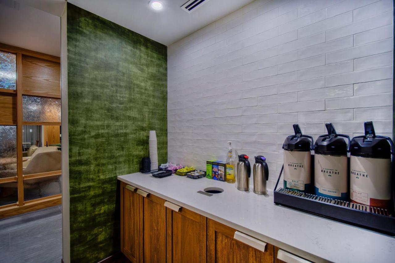 | Fairfield by Marriott Inn & Suites Rochester Hills