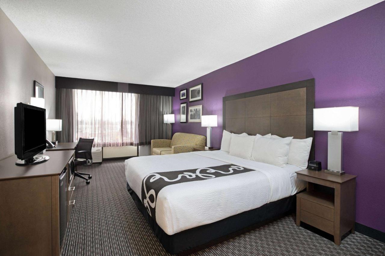 King Room with Sofa Bed at La Quinta Inn & Suites by Wyndham Rancho Cordova Sacramento