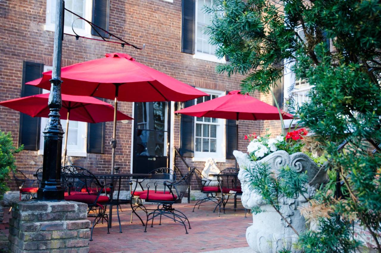 | Bourbon Manor Bed & Breakfast Inn