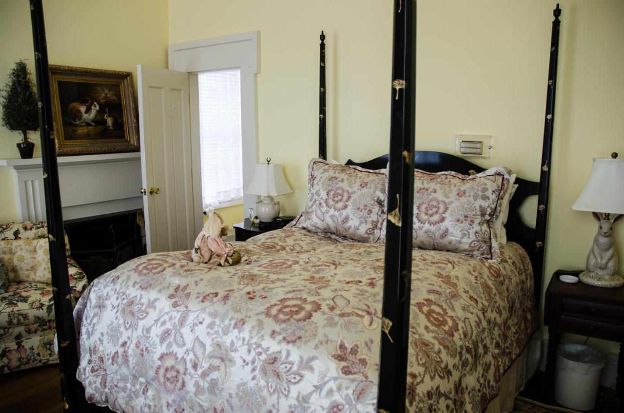 | Bourbon Manor Bed & Breakfast Inn