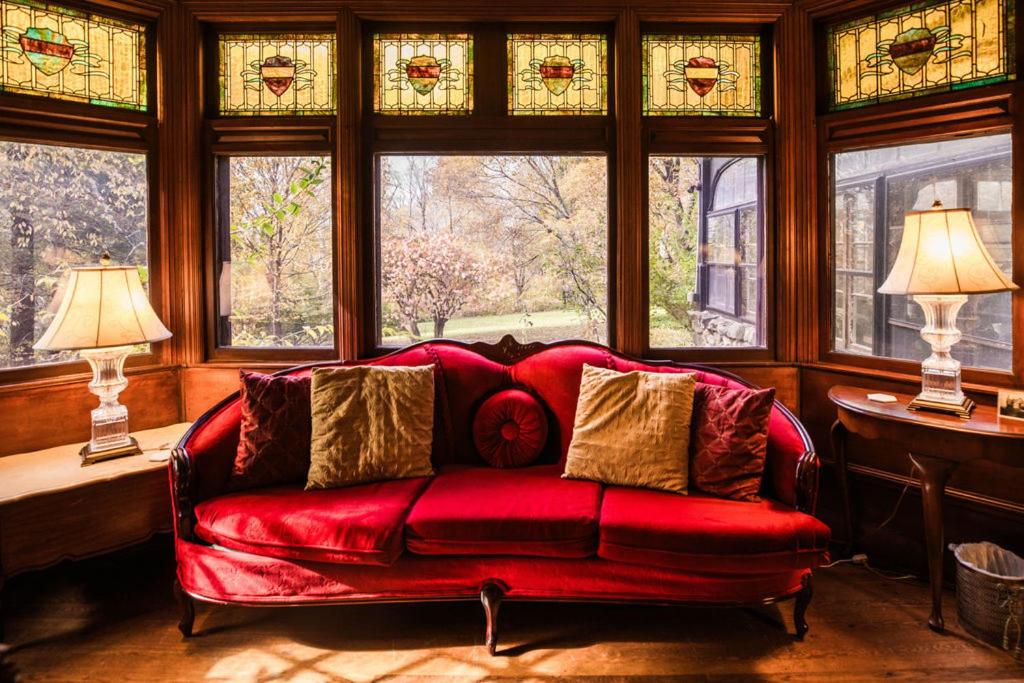 | Manor House Inn