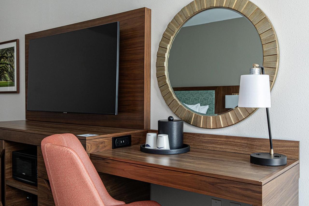 King Suite with Whirlpool - Non-Smoking at Hampton Inn & Suites Charleston/West Ashley