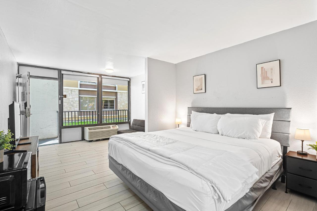 Junior King Suite at Hotolos