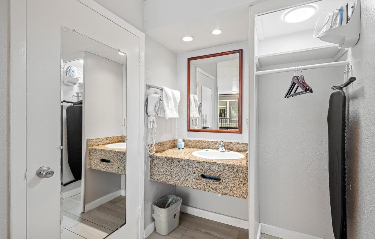 Junior King Suite at Hotolos