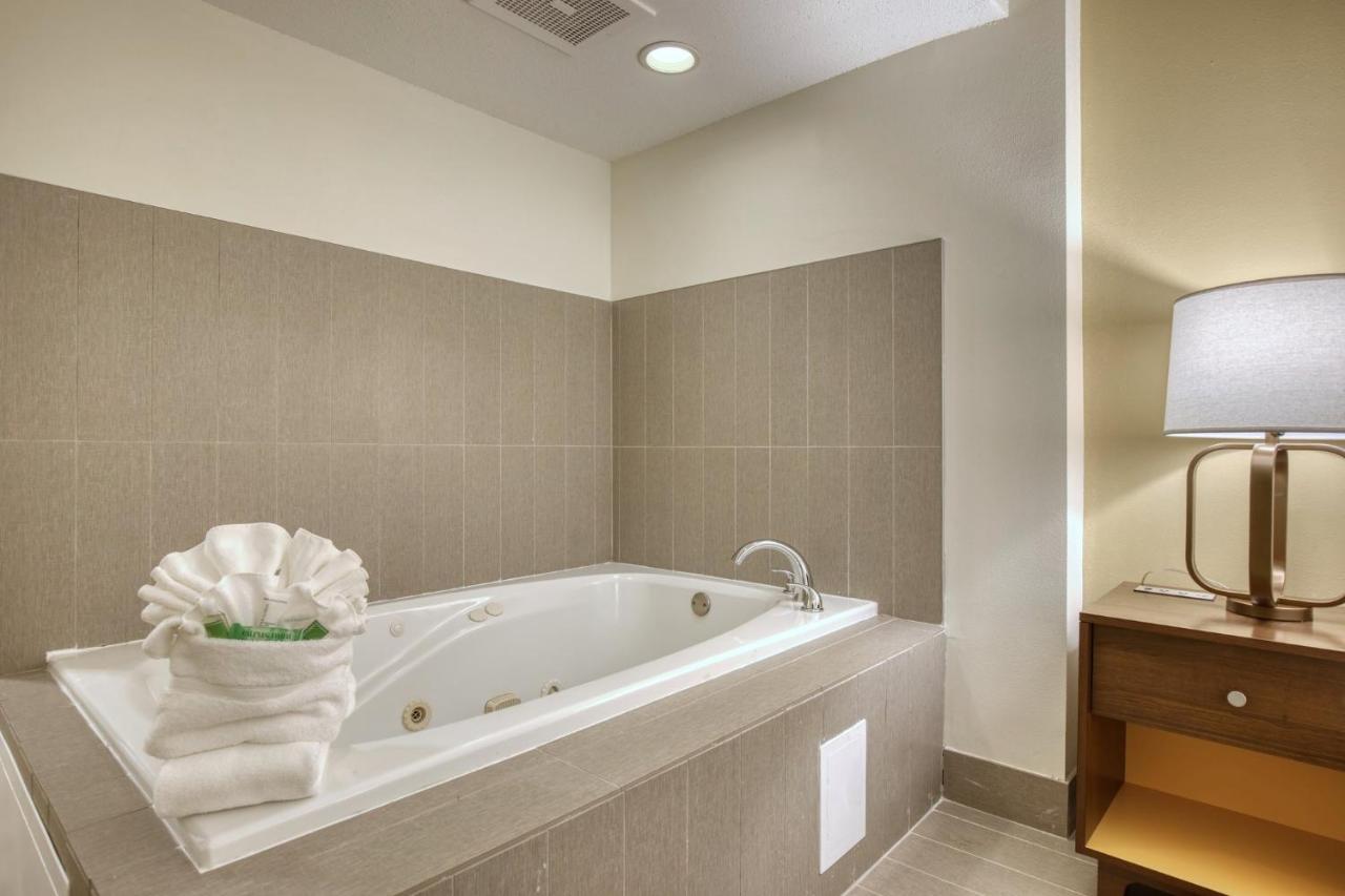 | Holiday Inn Hotel & Suites Madison West, an IHG Hotel