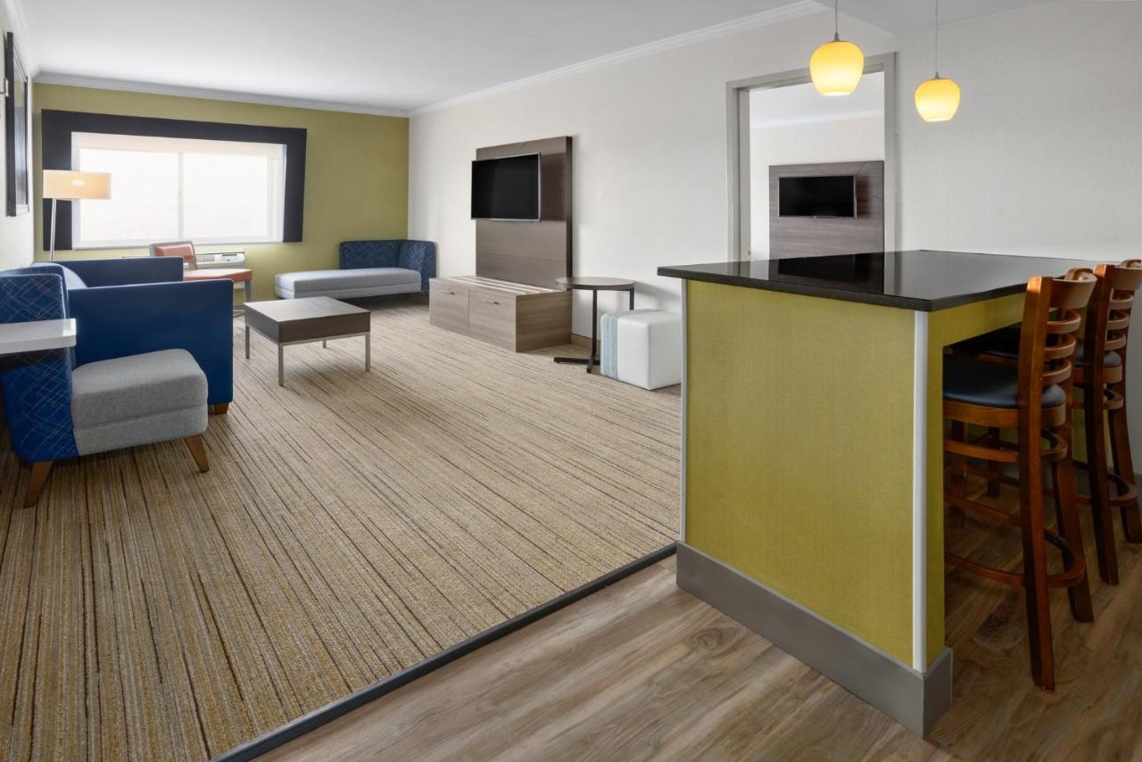 | Holiday Inn Express Stony Brook, an IHG Hotel