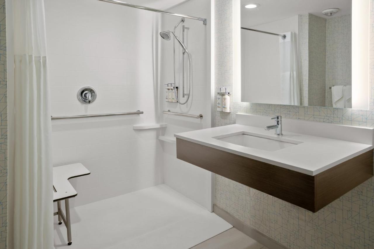 | Holiday Inn Express Stony Brook, an IHG Hotel