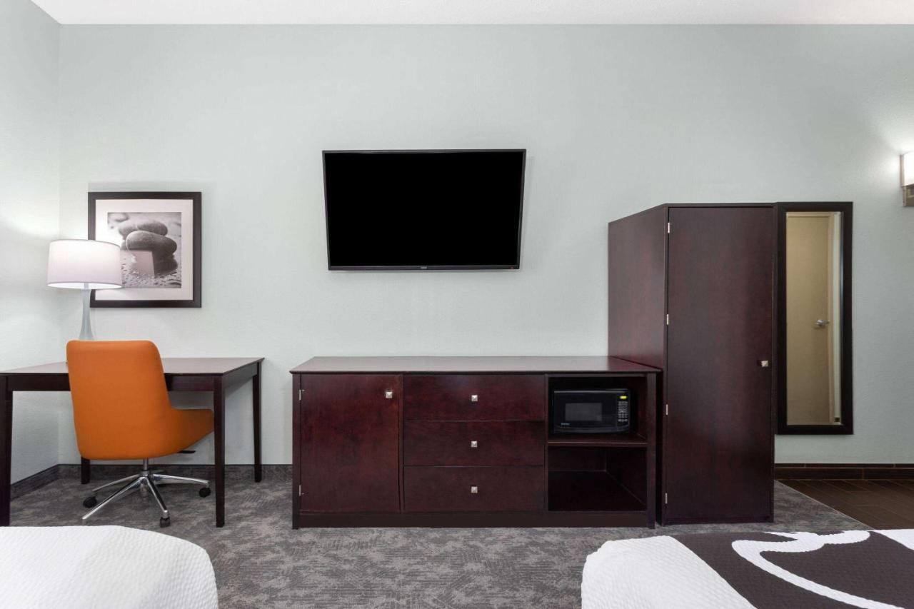 Queen Room with Two Queen Beds and Lake View - Non-Smoking at La Quinta Inn & Suites by Wyndham Bonita Springs Naples N.