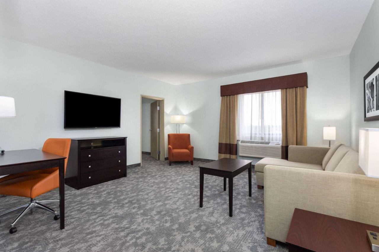 King Suite at La Quinta Inn & Suites by Wyndham Bonita Springs Naples N.