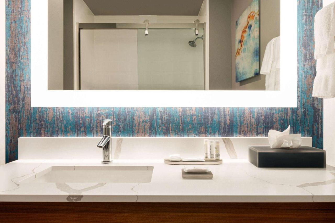 Deluxe King Suite - Non-Smoking at La Quinta Inn & Suites by Wyndham Marysville