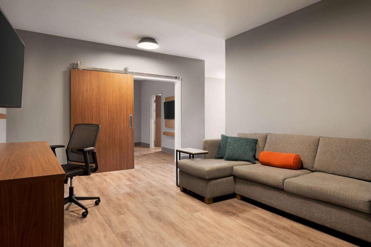 One-Bedroom King Suite with Kitchenette - Non-Smoking at La Quinta Inn & Suites by Wyndham Marysville