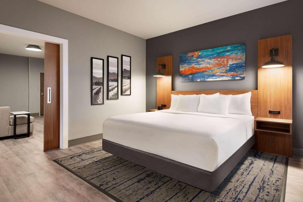 One-Bedroom King Suite with Kitchenette - Non-Smoking at La Quinta Inn & Suites by Wyndham Marysville