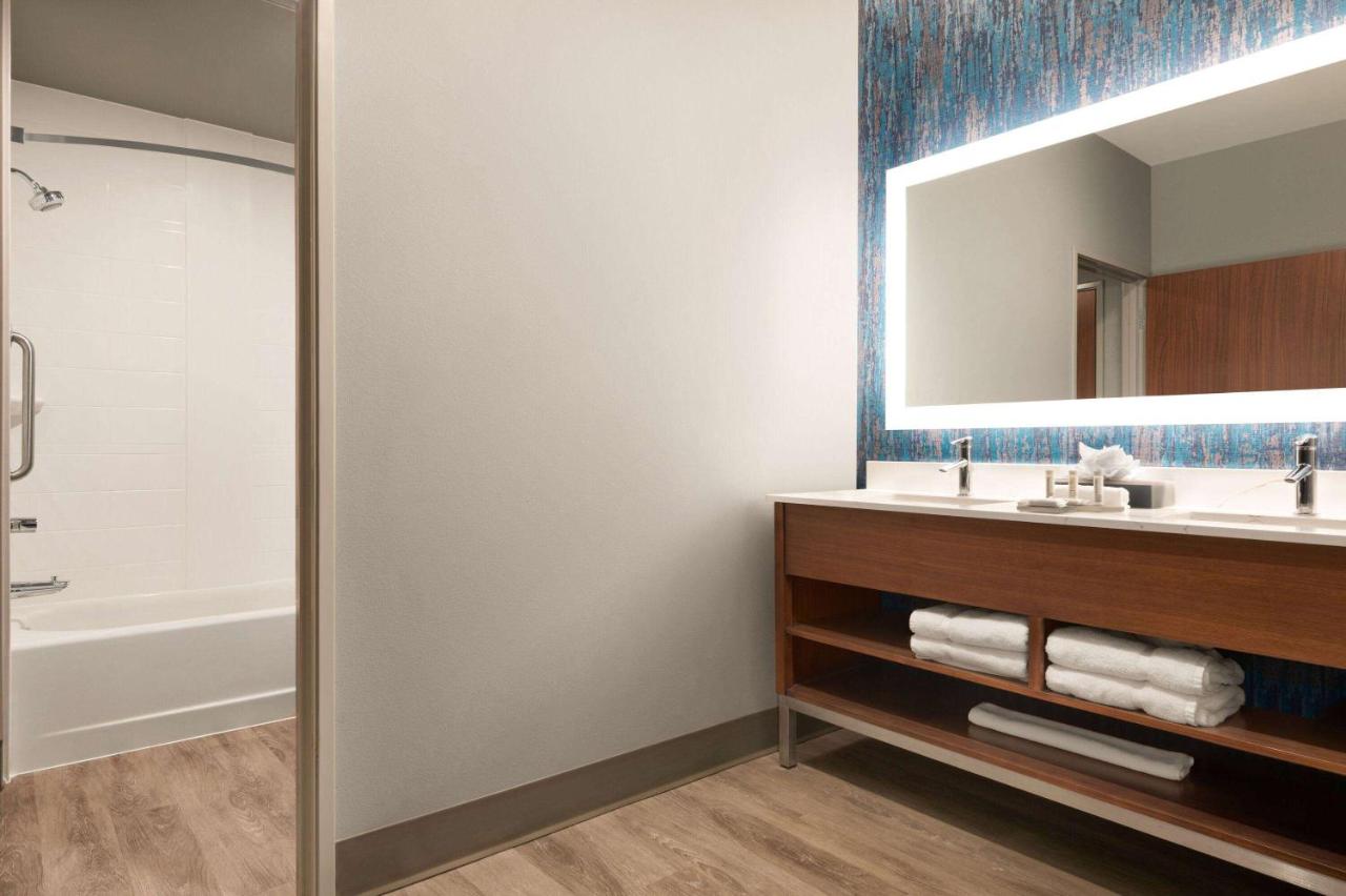 One-Bedroom King Suite with Kitchenette - Non-Smoking at La Quinta Inn & Suites by Wyndham Marysville