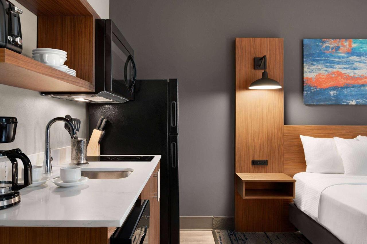 King Suite with Kichenette - Non-Smoking at La Quinta Inn & Suites by Wyndham Marysville