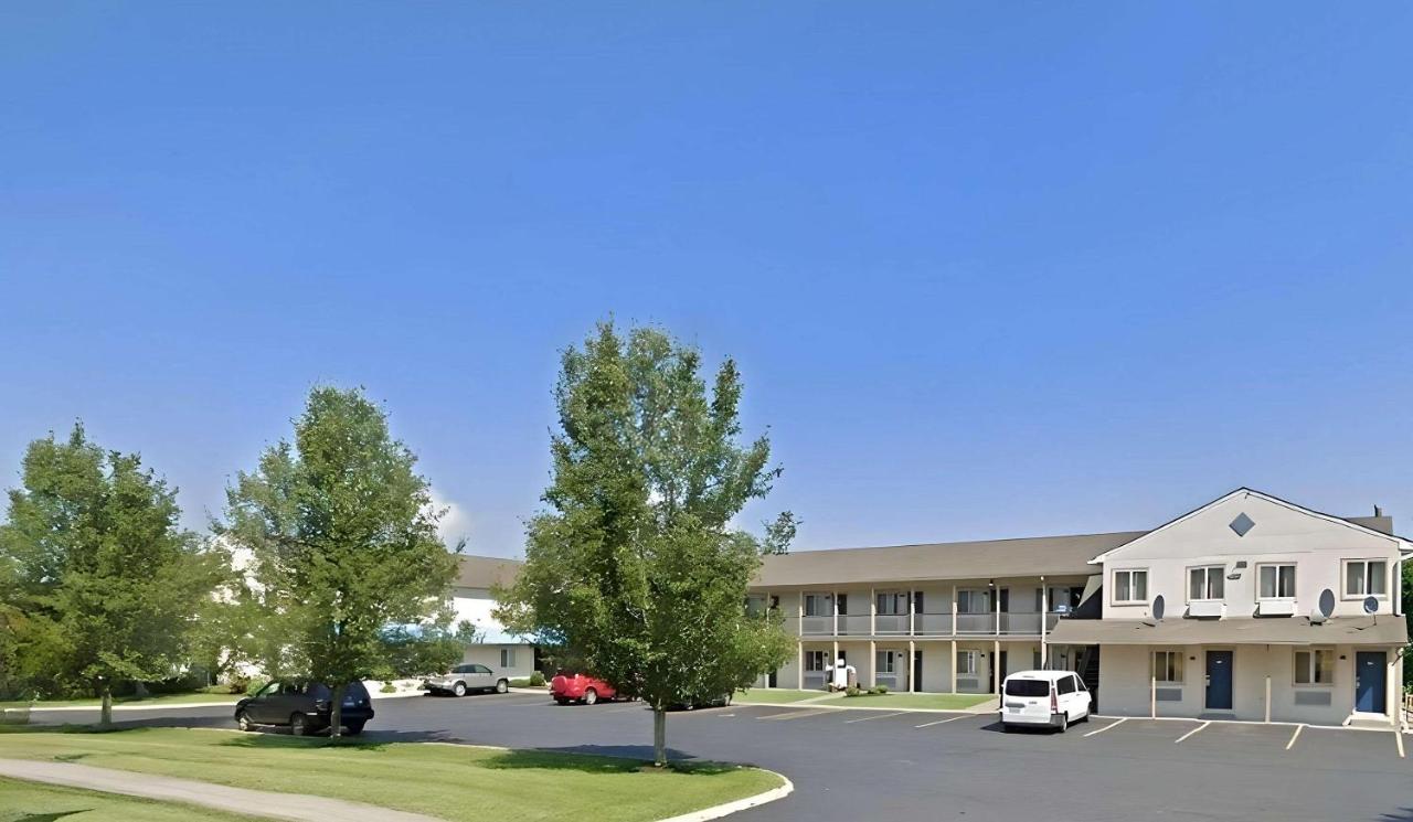 | Days Inn by Wyndham Bethel - Danbury