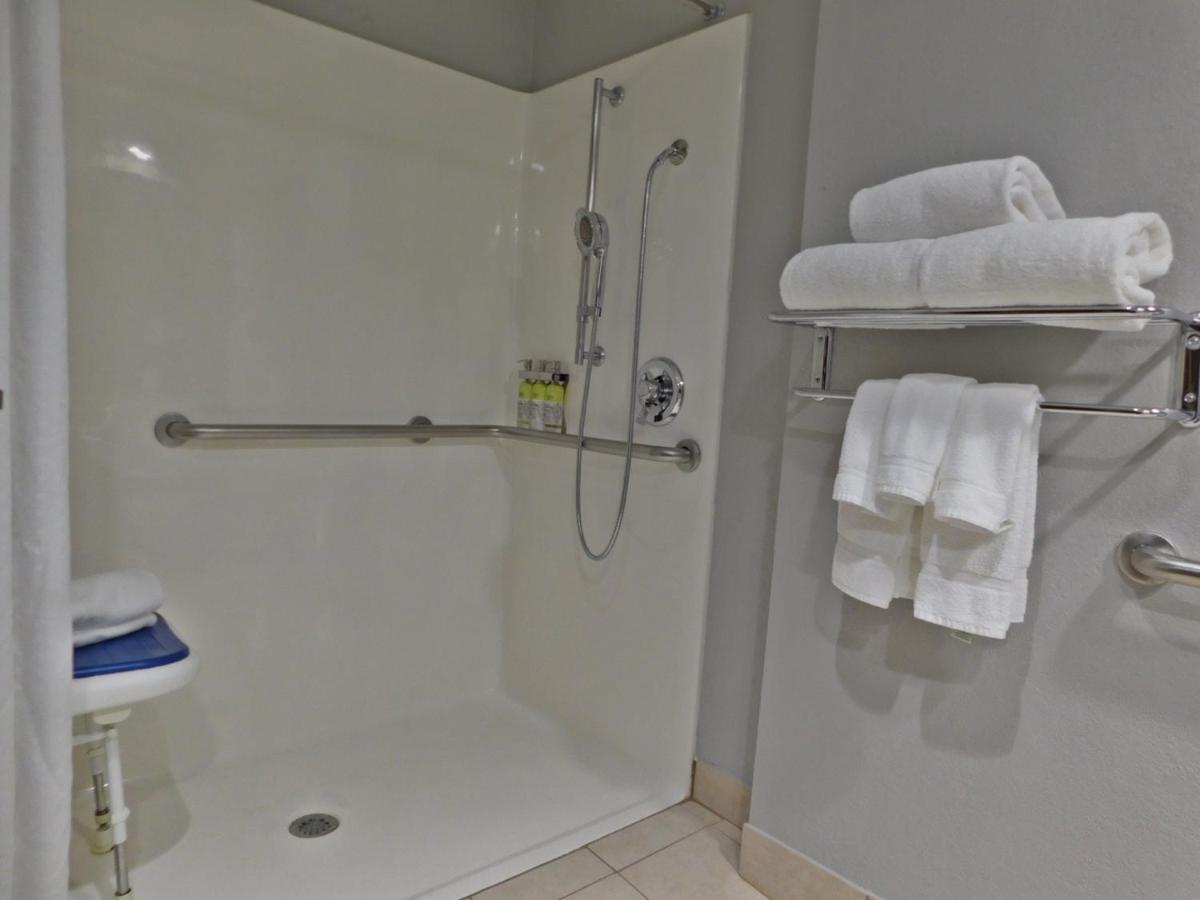 Holiday Inn Express Cleveland Downtown, an IHG Hotel