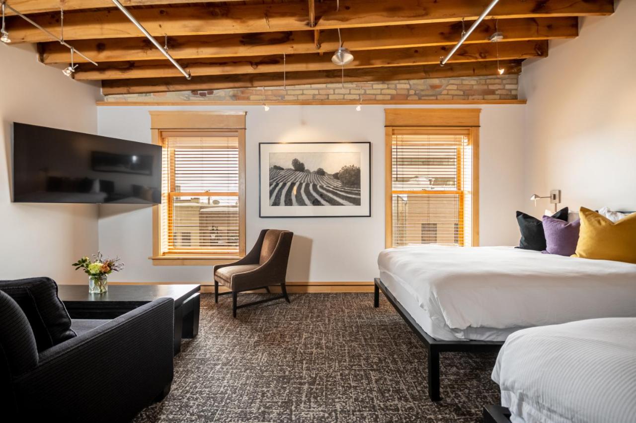 Queen Suite with Two Queen Beds at Hotel Donaldson