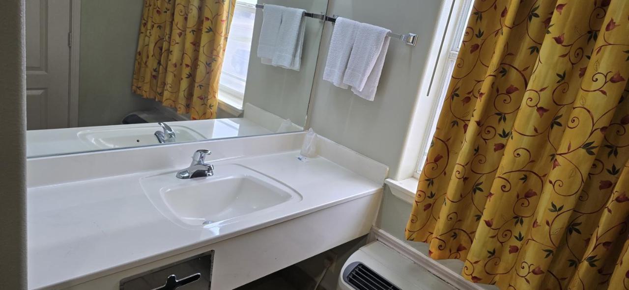 | Texas Inn and Suites Edinburg